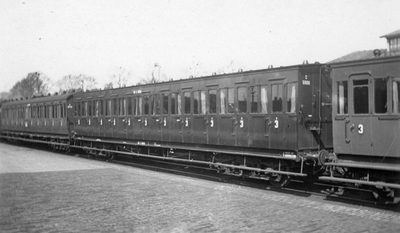 165414 Afbeelding van het rijtuig nr. C 5006 (serie C 5001-5135) van de N.S. te Den Haag S.S.